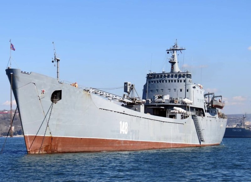 Kapal perang rusia ork terbakar & tenggelam ditembak Ukraina. (Tangkapan Layar via Twitter/@defence of Ukraine) Kapal perang rusia ork terbakar & tenggelam ditembak Ukraina. (Tangkapan Layar via Twitter/@defence of Ukraine)