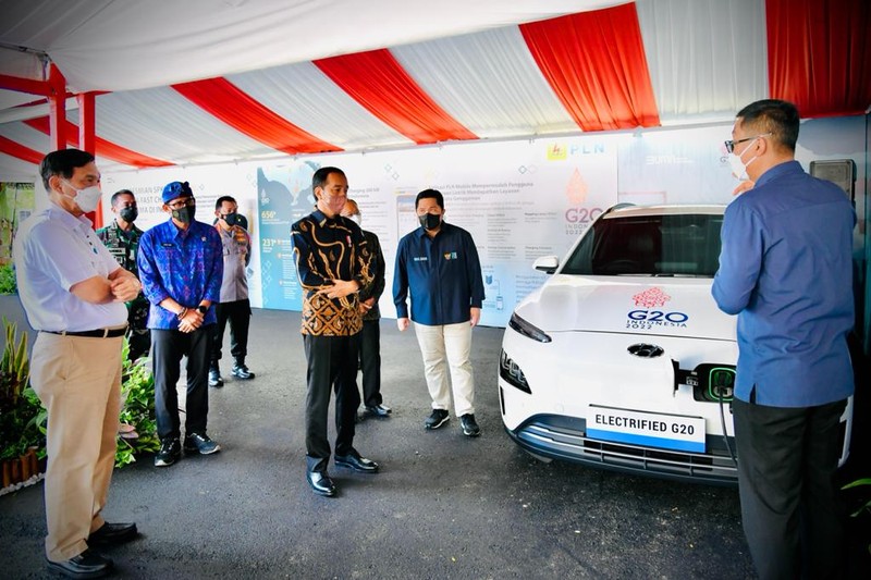Presiden Jokowi Resmikan SPKLU Ultra Fast Charging Pertama di Indonesia. (Kris - Biro Pers Sekretariat Presiden) Presiden Jokowi Resmikan SPKLU Ultra Fast Charging Pertama di Indonesia. (Kris - Biro Pers Sekretariat Presiden)