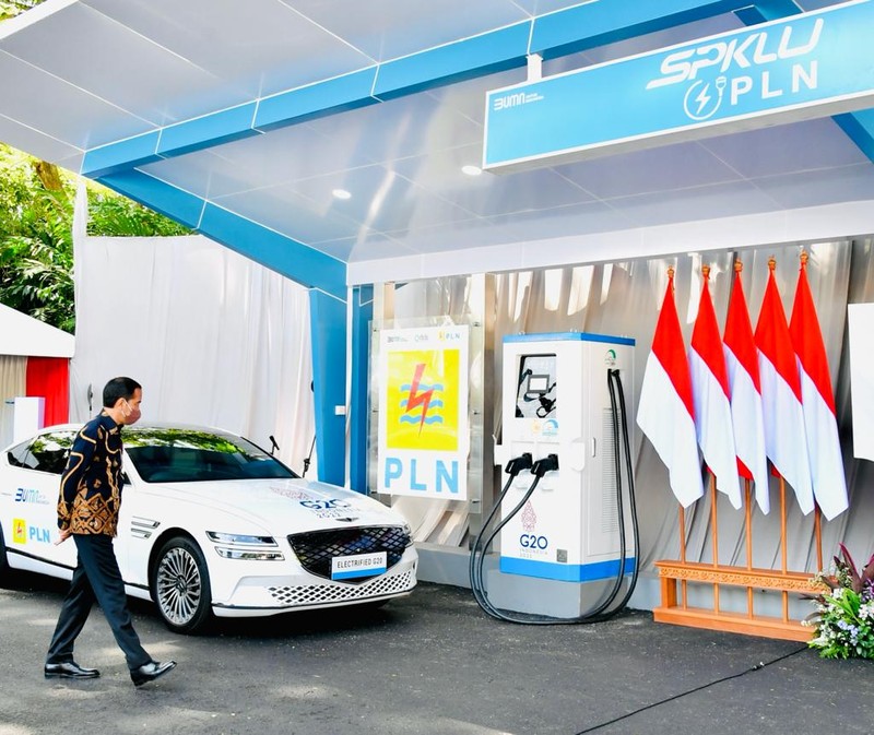Presiden Jokowi Resmikan SPKLU Ultra Fast Charging Pertama di Indonesia. (Kris - Biro Pers Sekretariat Presiden)