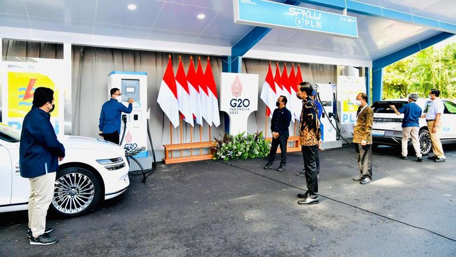Presiden Jokowi Resmikan SPKLU Ultra Fast Charging Pertama di Indonesia. (Kris - Biro Pers Sekretariat Presiden)