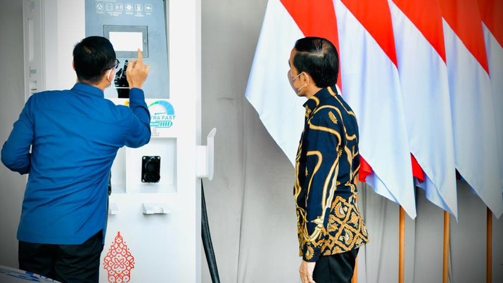 Presiden Jokowi Resmikan SPKLU Ultra Fast Charging Pertama di Indonesia. (Kris - Biro Pers Sekretariat Presiden)