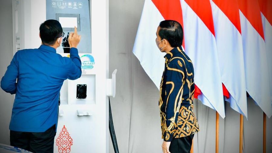 Presiden Jokowi Resmikan SPKLU Ultra Fast Charging Pertama di Indonesia. (Kris - Biro Pers Sekretariat Presiden)