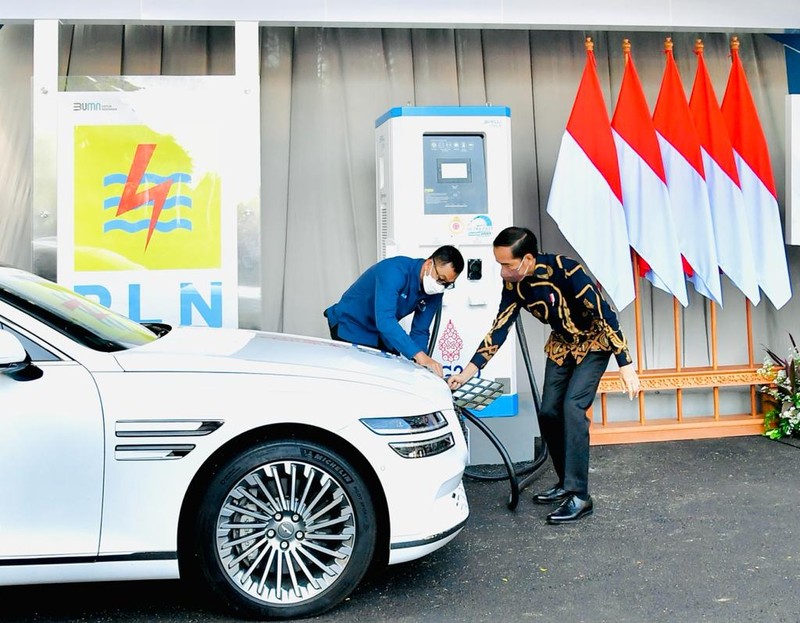 Presiden Jokowi Resmikan SPKLU Ultra Fast Charging Pertama di Indonesia. (Kris - Biro Pers Sekretariat Presiden)