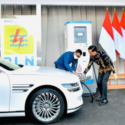 Erick ke PLN-Pertamina: Genjot Lokasi Strum Kendaraan Listrik
