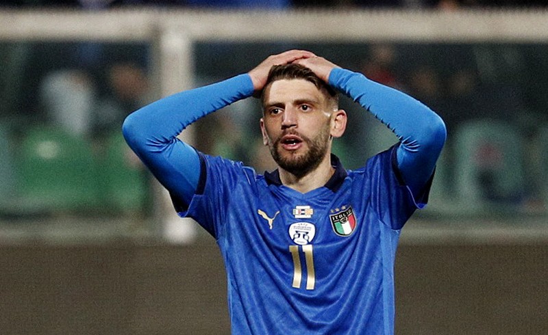 Italy North Macedonia WCup 2022 Soccer North Macedonia players celebrate as Italy's Alessandro Bastoni reacts after his team's got eliminated at the end of the World Cup qualifying play-off soccer match between Italy and North Macedonia, at Renzo Barbera stadium, in Palermo, Italy, Thursday, March 24, 2022. North Macedonia won 1-0. (AP Photo/Antonio Calanni)