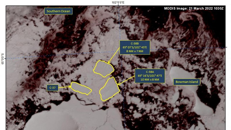 Citra satelit menunjukkan lapisan es Antartika di bagian Timur runtuh akibat pemanasan ekstrem yang terjadi di wilayah tersebut. (VIA REUTERS/NASA)