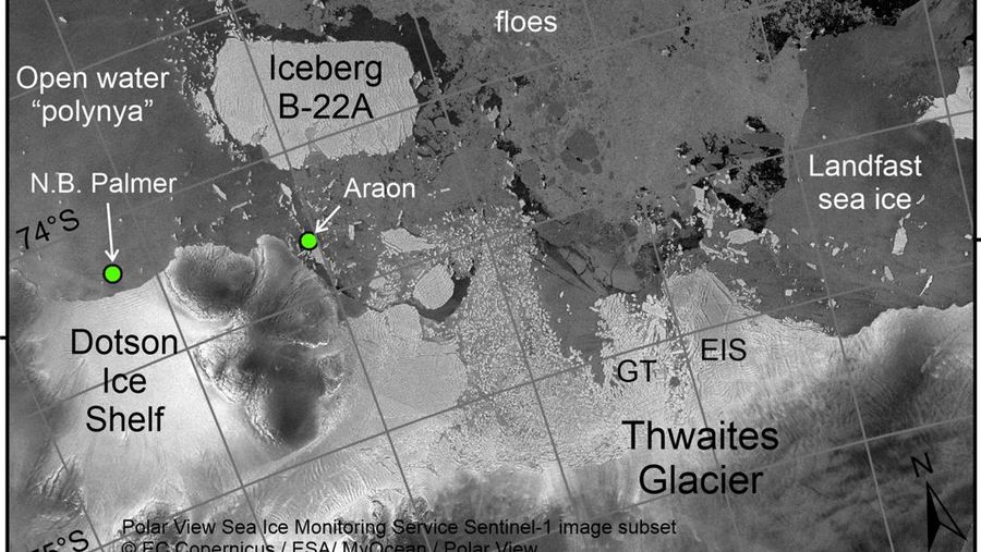 Citra satelit menunjukkan lapisan es Antartika di bagian Timur runtuh akibat pemanasan ekstrem yang terjadi di wilayah tersebut. (VIA REUTERS/NASA)