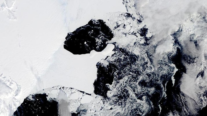 Lapisan es Antartika di bagian Timur runtuh akibat pemanasan ekstrem yang terjadi di wilayah tersebut. (NASA via AP)