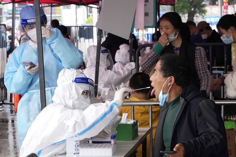 Lonjakan kasus covid-19 di China (AP/Andy Wong)