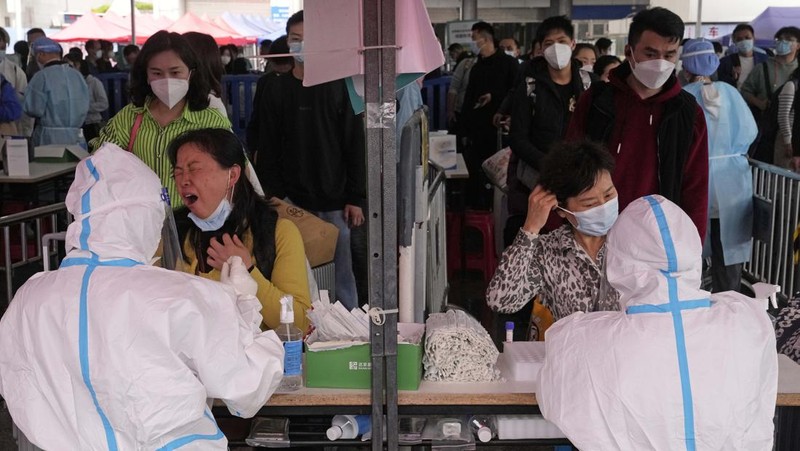 Lonjakan kasus covid-19 di China (AP/Andy Wong)