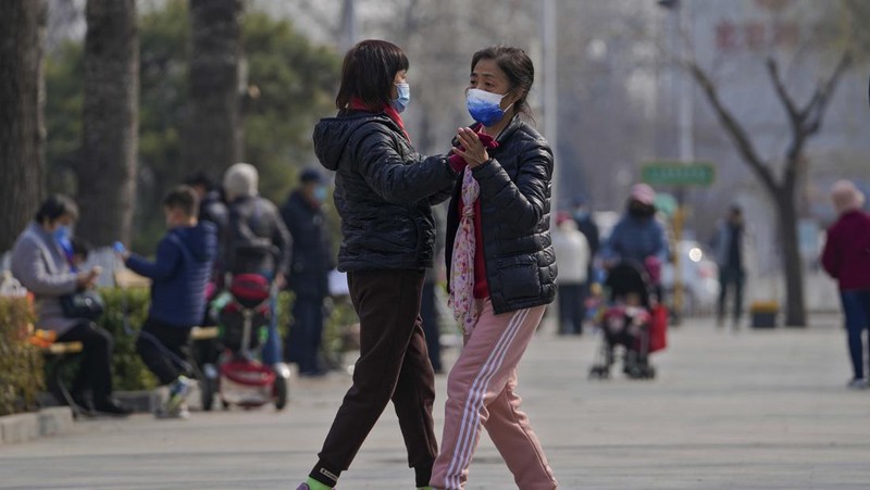 Lonjakan kasus covid-19 di China (AP/Andy Wong)