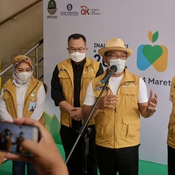 Kang Emil Wisuda 1.249 Petani Milenial Jabar