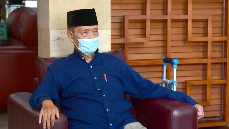 Presiden Joko Widodo menjenguk mantan Ketua Umum PP Muhammadiyah Ahmad Syafii Maarif atau biasa disapa Buya Syafii di kediamannya di Kabupaten Sleman, pada Sabtu, 26 Maret 2022. (Dok: Biro Pers Sekretariat Presiden)