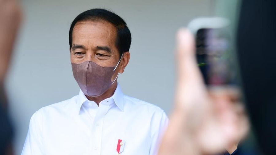 Presiden Joko Widodo menjenguk mantan Ketua Umum PP Muhammadiyah Ahmad Syafii Maarif atau biasa disapa Buya Syafii di kediamannya di Kabupaten Sleman, pada Sabtu, 26 Maret 2022. (Dok: Biro Pers Sekretariat Presiden)