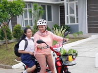 Perpaduan Motor-Sepeda Ini Bisa Jadi Pilihan Terbaik Ibu-Ibu