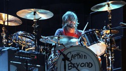 Menakar Kemungkinan Anak Taylor Hawkins Jadi Drummer Foo Fighters di Jakarta
