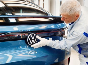 Keuangan Berdarah-darah, VW Minta Karyawan Rela Gajinya Dipotong 10%
