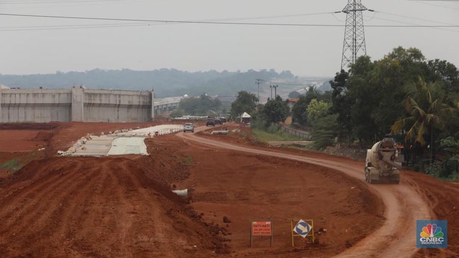 Suasana proyek Tol Jakarta – Cikampek II Selatan di kawasan Sadang, Jawa Barat, Jumat (25/3/2022). Jalan Tol Jakarta-Cikampek II Selatan memiliki panjang 64 km yang terdiri atas 3 seksi. (CNBC Indonesia/ Andrean Kristianto)