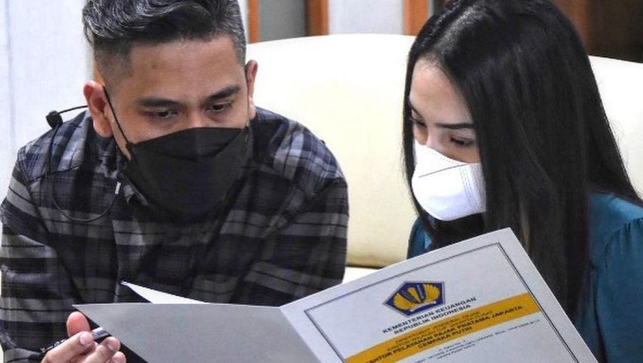 Anya Geraldine mengunjungi KPP Pratama Jakarta Cempaka Putih dalam rangka ikut serta Program Pengungkapan Sukarela Wajib Pajak. (Tangkapan layar Instagram @pajakjktcempakaputih)