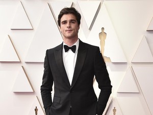 Alasan Jacob Elordi atau Callum Turner Gak Bakal Jadi James Bond