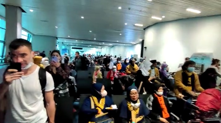 Penumpang Bandara (Tangkapan Layar Video/ Ist)