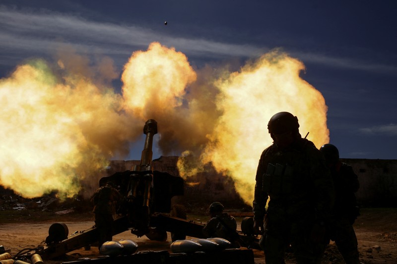 A member of the Ukrainian Volunteer Corps fires with a howitzer, as Russia's attack on Ukraine continues, at a position in Zaporizhzhia region, Ukraine March 28, 2022. Picture taken March 28, 2022. REUTERS/Stanislav Yurchenko
