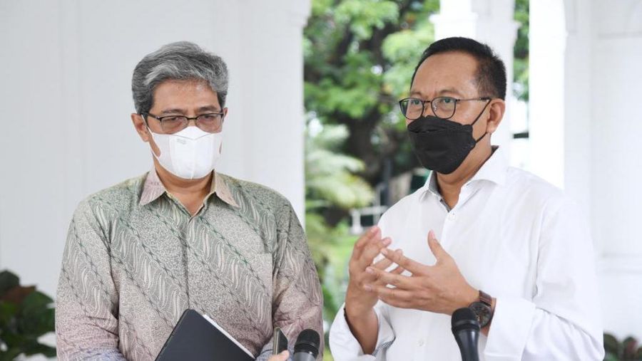 Kepala Badan Otorita Ibu Kota Nusantara (IKN) Bambang Susantono (kanan) dan Wakil Kepala Otorita IKN Dhony Rahajoe  (Lukas - Biro Pers Sekretariat Presiden)