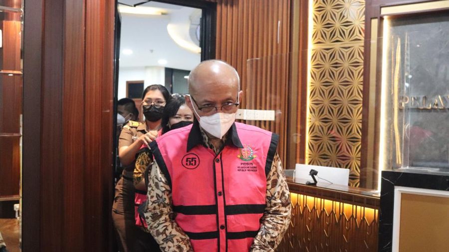 Penahanan Tersangka Perkara Dugaan Tindak Pidana Korupsi dan Tindak Pidana Pencucian Uang pada Pengelolaan Dana Investasi di PT. Asuransi Jiwa Taspen Tahun 2017 s/d 2020. (Dok. Kejagung)