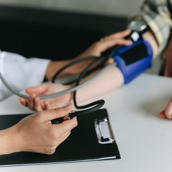 Tidak Perlu Obat, Ini 4 Cara Jitu Turunkan Tekanan Darah Tinggi