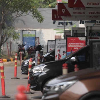 Heboh Pertamax Naik, Cek Beda Harga Pertamina & Shell Cs Kini