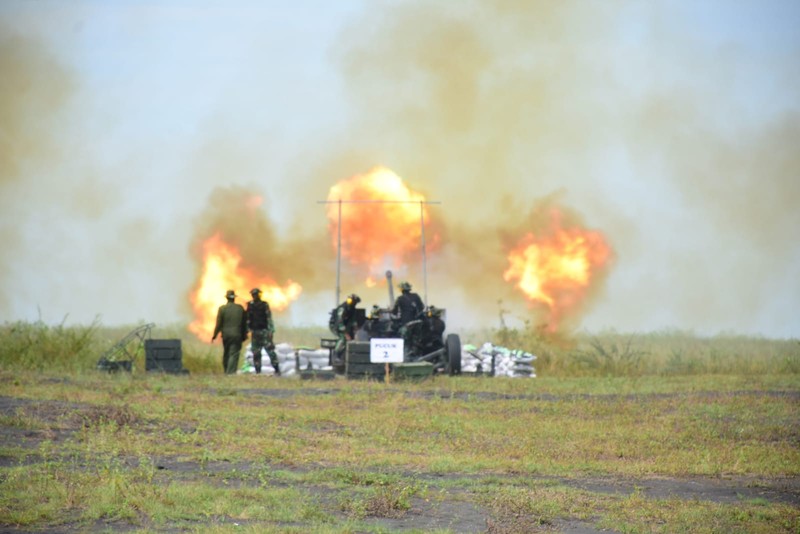 Latihan Militer menembak senjata berat (Latbakjatrat) terintegrasi TA 2022 Sejumlah Prajurit dari seluruh satuan jajaran Arhanud TNI AD melakukan latihan menembak senjata berat (Latbakjatrat) terintegrasi TA 2022 di Lapangan Tembak AWR (Air Weapon Range) TNI AU, Desa Pandanwangi, Kecamatan Tempeh, Kabupaten Lumajang, Jawa Timur. Latihan tersebut dimulai dari tanggal 24 s.d 30 Maret 2022. (Foto : Pussenarhanud Kodiklatad)