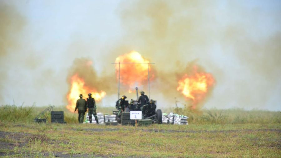 Sejumlah Prajurit dari seluruh satuan jajaran Arhanud TNI AD melakukan latihan menembak senjata berat (Latbakjatrat) terintegrasi TA 2022 di Lapangan Tembak AWR (Air Weapon Range) TNI AU, Desa Pandanwangi, Kecamatan Tempeh, Kabupaten Lumajang, Jawa Timur. Latihan tersebut dimulai dari tanggal 24 s.d 30 Maret 2022. (Foto : Pussenarhanud Kodiklatad)