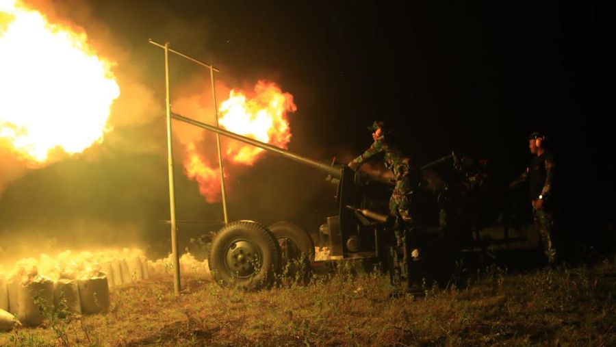 Sejumlah Prajurit dari seluruh satuan jajaran Arhanud TNI AD melakukan latihan menembak senjata berat (Latbakjatrat) terintegrasi TA 2022 di Lapangan Tembak AWR (Air Weapon Range) TNI AU, Desa Pandanwangi, Kecamatan Tempeh, Kabupaten Lumajang, Jawa Timur. Latihan tersebut dimulai dari tanggal 24 s.d 30 Maret 2022. (Foto : Pussenarhanud Kodiklatad)