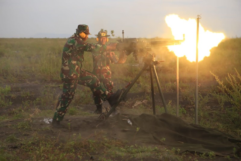Latihan Militer menembak senjata berat (Latbakjatrat) terintegrasi TA 2022 Sejumlah Prajurit dari seluruh satuan jajaran Arhanud TNI AD melakukan latihan menembak senjata berat (Latbakjatrat) terintegrasi TA 2022 di Lapangan Tembak AWR (Air Weapon Range) TNI AU, Desa Pandanwangi, Kecamatan Tempeh, Kabupaten Lumajang, Jawa Timur. Latihan tersebut dimulai dari tanggal 24 s.d 30 Maret 2022. (Foto : Pussenarhanud Kodiklatad)