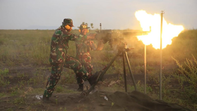 Sejumlah Prajurit dari seluruh satuan jajaran Arhanud TNI AD melakukan latihan menembak senjata berat (Latbakjatrat) terintegrasi TA 2022 di Lapangan Tembak AWR (Air Weapon Range) TNI AU, Desa Pandanwangi, Kecamatan Tempeh, Kabupaten Lumajang, Jawa Timur. Latihan tersebut dimulai dari tanggal 24 s.d 30 Maret 2022. (Foto : Pussenarhanud Kodiklatad)