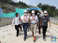 Luhut-Dubes China Injak Kaki di Proyek Kereta Cepat, Ada Apa?