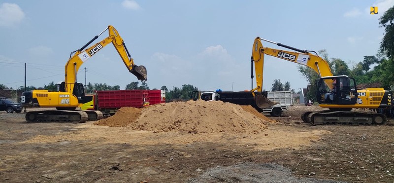 Peletakan batu pertama (Groundbreaking) Jalan Tol Yogyakarta-Bawen sepanjang 75,82 km di Sleman,  Rabu (30/3/2022). (Biro Komunikasi Publik Kementerian PUPR)