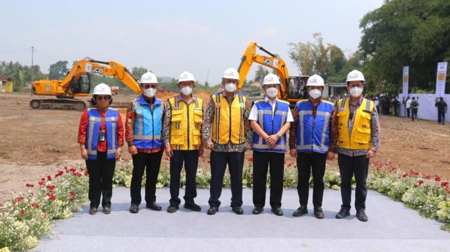 Peletakan batu pertama (Groundbreaking) Jalan Tol Yogyakarta-Bawen sepanjang 75,82 km di Sleman,  Rabu (30/3/2022). (Biro Komunikasi Publik Kementerian PUPR)