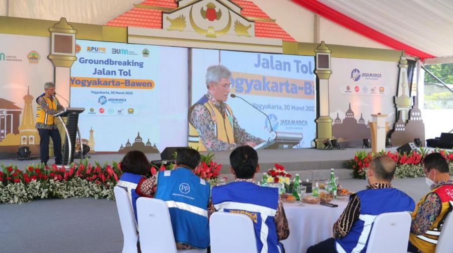 Peletakan batu pertama (Groundbreaking) Jalan Tol Yogyakarta-Bawen sepanjang 75,82 km di Sleman,  Rabu (30/3/2022). (Biro Komunikasi Publik Kementerian PUPR)