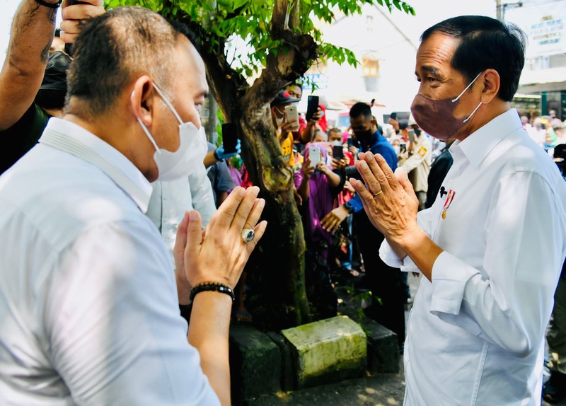 Presiden Joko Widodo melakukan kunjungan ke Pasar Baledono, Kabupaten Purworejo, Provinsi Jawa Tengah. Presiden Joko Widodo melakukan kunjungan ke Pasar Baledono, Kabupaten Purworejo, Provinsi Jawa Tengah, Rabu (30/3/2022). (FOTO: BPMI Setpree)