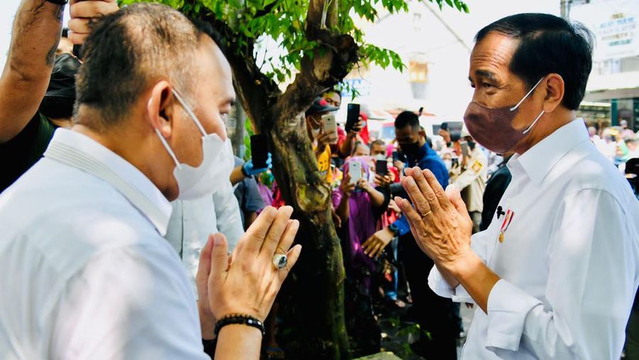Presiden Joko Widodo melakukan kunjungan ke Pasar Baledono, Kabupaten Purworejo, Provinsi Jawa Tengah, Rabu (30/3/2022). (FOTO: BPMI Setpree)