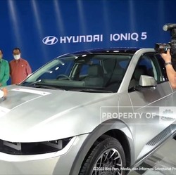 Go Green! Mobil Listrik Perdana RI Dirilis
