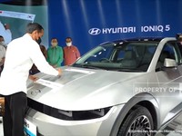 Go Green! Mobil Listrik Perdana RI Dirilis