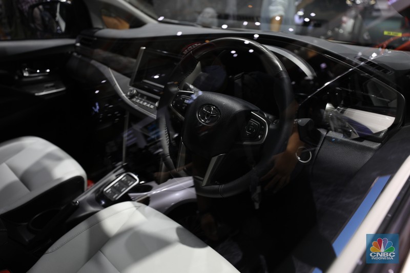 Mobil Listrik Toyota Innova di IIMS 2022, JIEXPO Mobil Listrik Toyota Innova di IIMS 2022, JIEXPO, Kamis (31/3/2022) (CNBC Indonesia Tri Susilo)