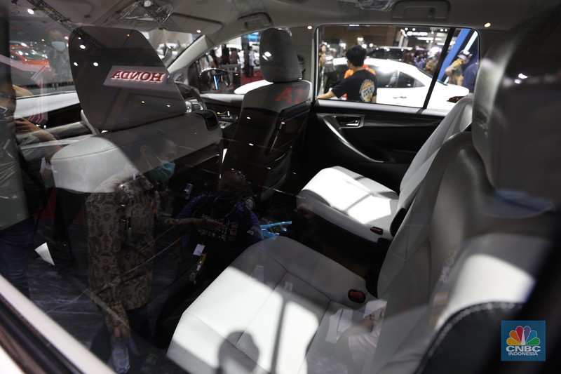 Mobil Listrik Toyota Innova di IIMS 2022, JIEXPO Mobil Listrik Toyota Innova di IIMS 2022, JIEXPO, Kamis (31/3/2022) (CNBC Indonesia Tri Susilo)