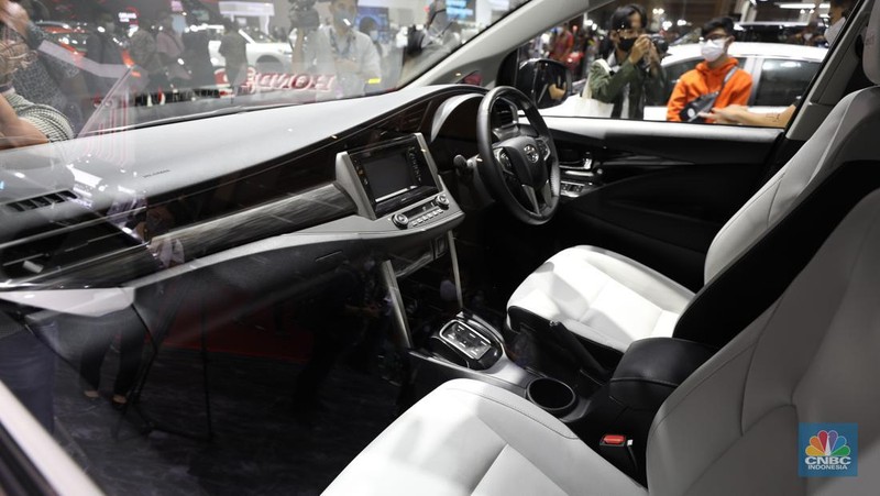 Mobil Listrik Toyota Innova di IIMS 2022, JIEXPO, Kamis (31/3/2022) (CNBC Indonesia Tri Susilo)