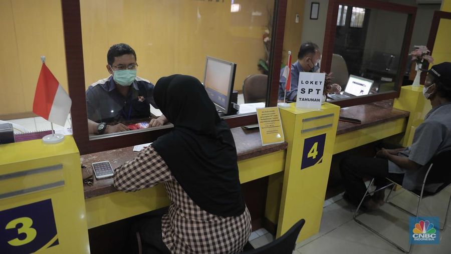 Suasana pelaporan SPT Tahunan Pajak di KPP Pratama Jakarta Palmerah, Kamis (31/3/2022). Batas akhir lapor SPT Tahunan bagi Wajib Pajak Orang Pribadi berakhir hari ini pada 31 Maret 2022. (²©²ÊÍøÕ¾/ Muhammad Sabki)