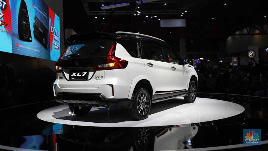 Mobil Listrik Hyundai IONIQ 5 Produksi Indonesia yang di pamerkan dalam ajang Indonesia International Motor Show (IIMS) 2022 di JIExpo-Kemayoran, Kamis (31/3/2022). IONIQ 5 merupakan mobil listrik yang diproduksi di pabrik Hyundai di Cikarang, Jawa Barat.  (CNBC Indonesia/ Tri Susilo).