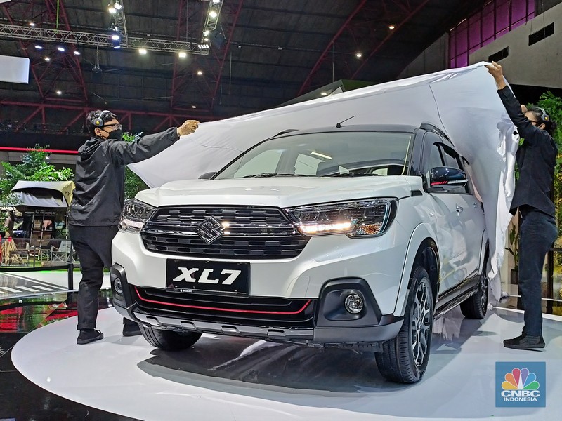 Suzuki XL7 Alpha FF (Final Form) di IIMS Suzuki XL7 Alpha FF (Final Form) di ajang Indonesia International Motor Show (IIMS) 2022 di JIExpo-Kemayoran, Kamis (31/3/2022). (CNBC Indonesia/ Tri Susilo).