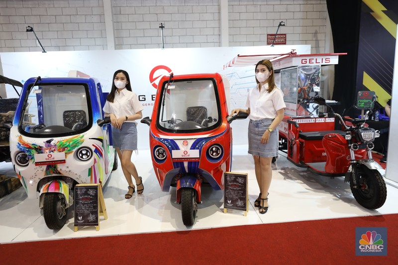 Gerobak Listrik (Gelis) yang dipamerkan dalam ajang Indonesia Internasional Motor Show (IIMS Gerobak Listrik (Gelis) yang dipamerkan dalam ajang Indonesia Internasional Motor Show (IIMS), Jumat (1/4/2022). Kendaraan niaga listrik roda tiga ini diproduksi di Cikeas, Bogor. (CNBC Indonesia/ Tri Susilo)